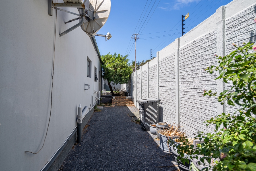 4 Bedroom Property for Sale in Fresnaye Western Cape